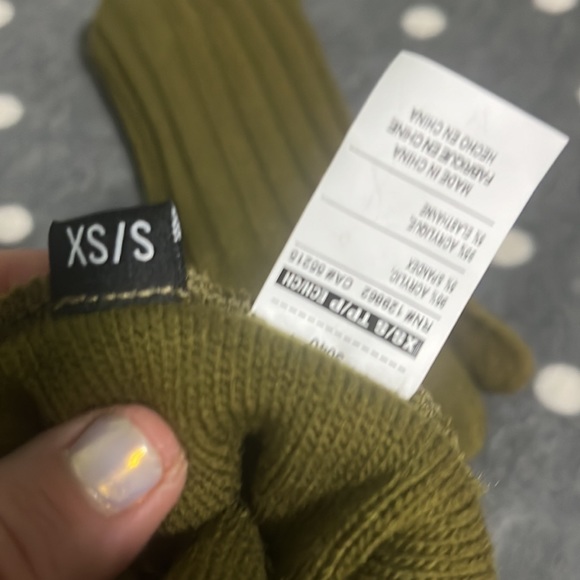 NWOT Nike army green women’s xs/s gloves - Picture 5 of 8